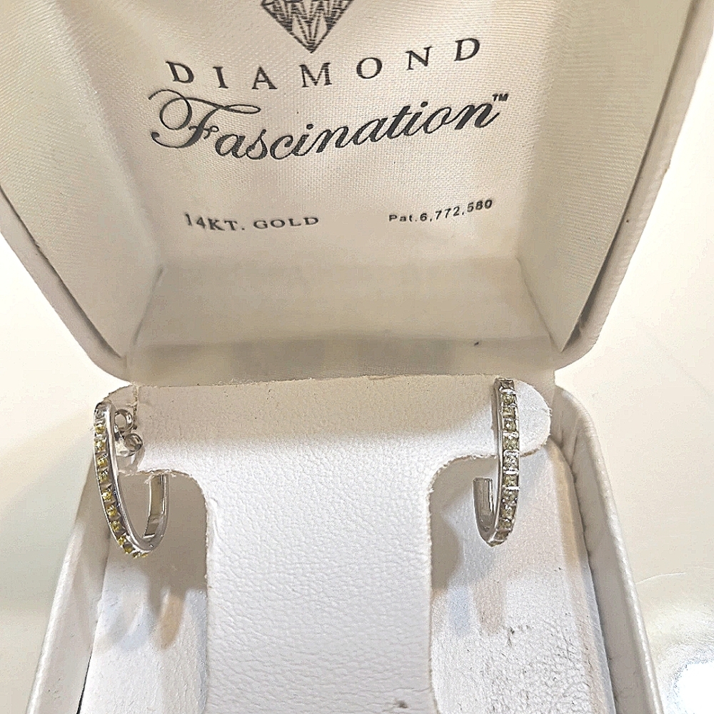 14k White Gold Diamond Earrings BNIB